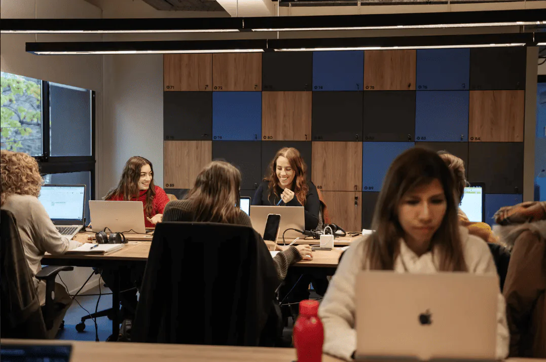 Freelancers usando las instalaciones de La Maquinita Co