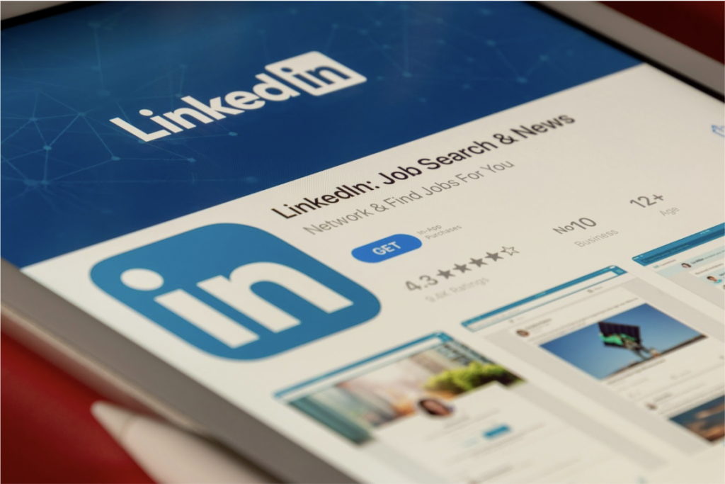 La portada de linkedin en una tablet